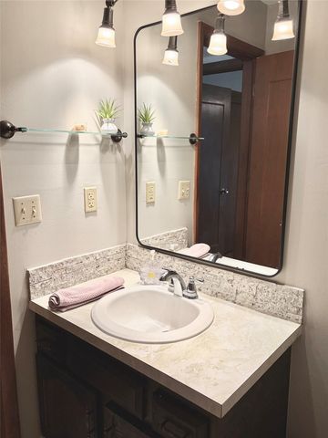 1900 50th Street 9, Des Moines, IA 50310