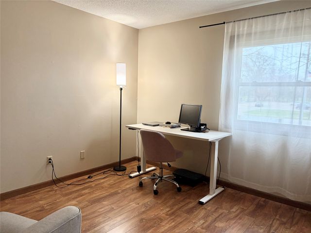 1900 50th Street 9, Des Moines, IA 50310