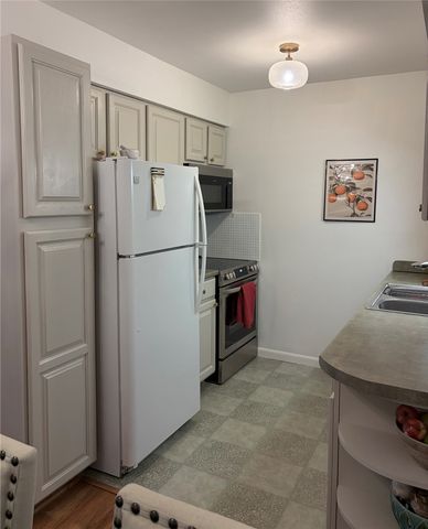 1900 50th Street 9, Des Moines, IA 50310