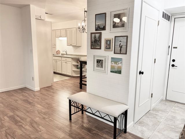 1900 50th Street 9, Des Moines, IA 50310