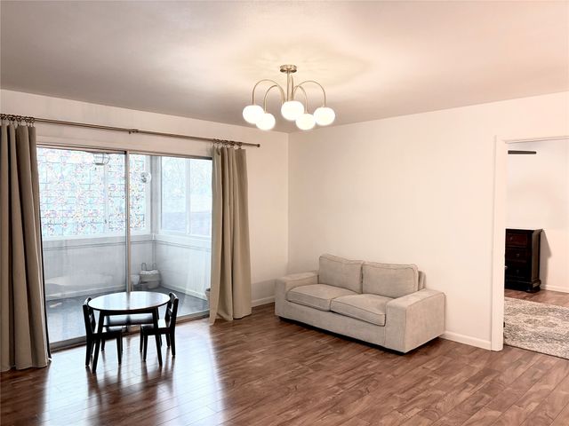 1900 50th Street 9, Des Moines, IA 50310