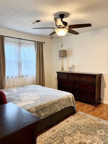 1900 50th Street 9, Des Moines, IA 50310