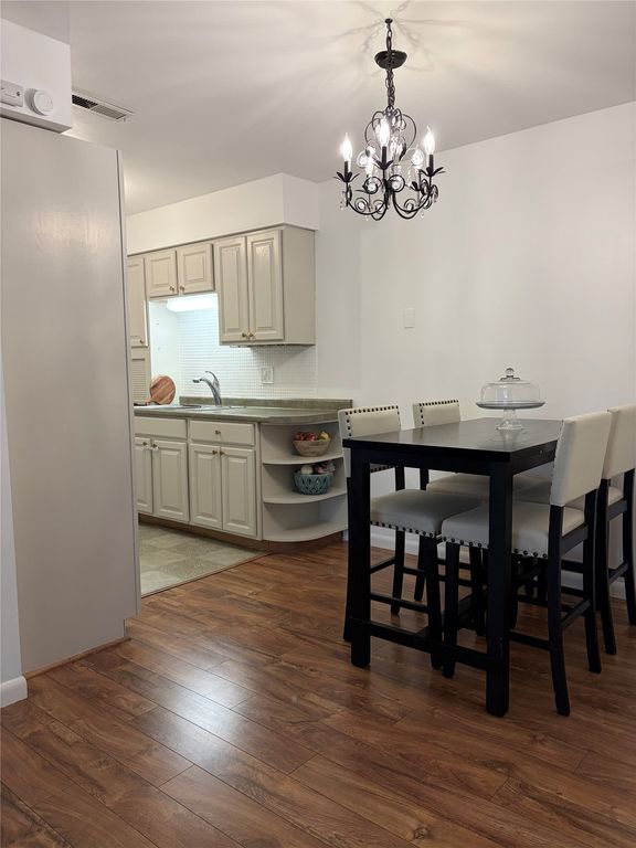 1900 50th Street 9, Des Moines, IA 50310