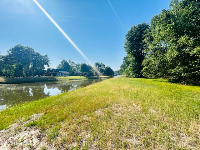 136 Sugar Maple Court, Wallace, NC 28466