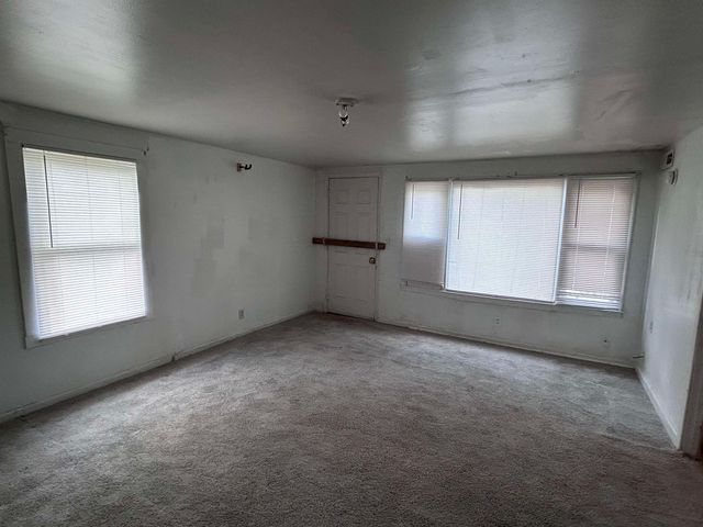 1157 N Erie Ave, Wichita, KS 67214