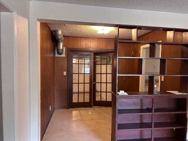 1157 N Erie Ave, Wichita, KS 67214