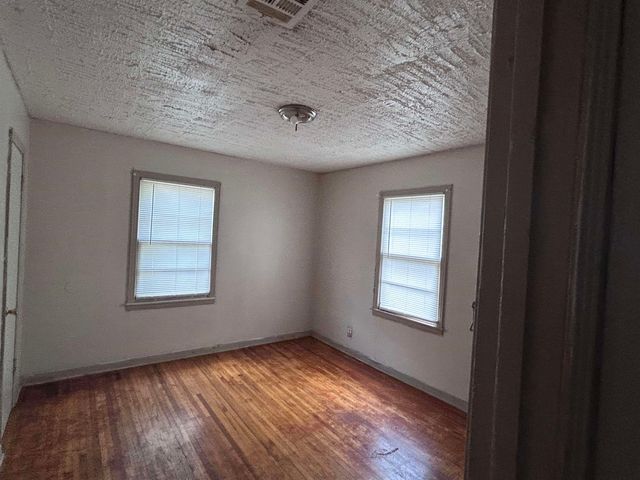 1157 N Erie Ave, Wichita, KS 67214