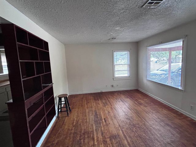 1157 N Erie Ave, Wichita, KS 67214