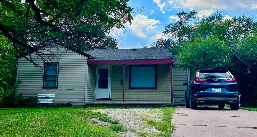 1157 N Erie Ave, Wichita, KS 67214