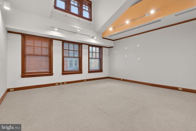 215 PINE ST, Harrisburg, PA 17101