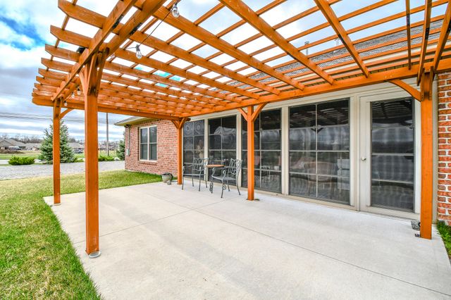 607 W Bentley Circle 607 W Bentley Circle, Troy, OH 45373