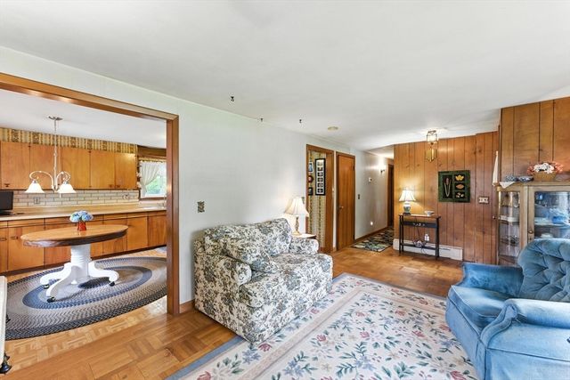 20 Harney Street, West Springfield, MA 01089