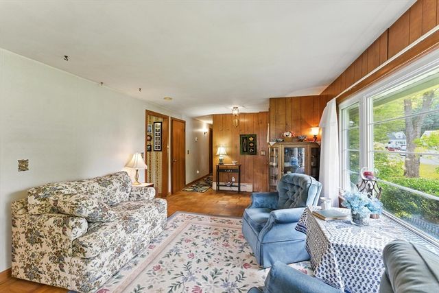 20 Harney Street, West Springfield, MA 01089