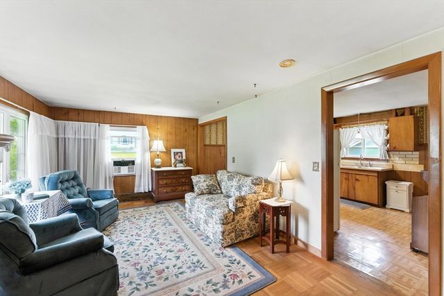 20 Harney Street, West Springfield, MA 01089