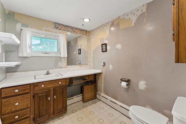 20 Harney Street, West Springfield, MA 01089