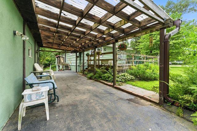 20 Harney Street, West Springfield, MA 01089