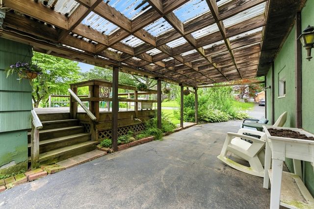 20 Harney Street, West Springfield, MA 01089