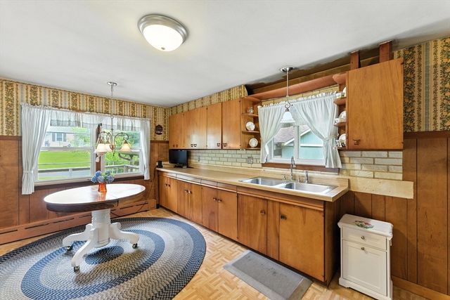 20 Harney Street, West Springfield, MA 01089