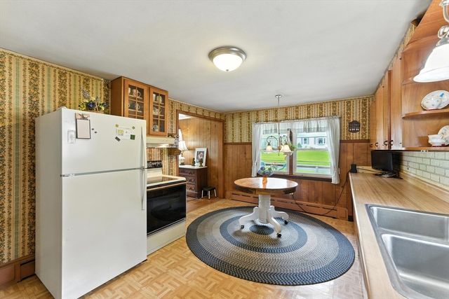 20 Harney Street, West Springfield, MA 01089
