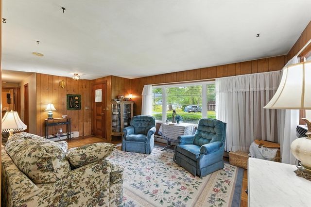 20 Harney Street, West Springfield, MA 01089