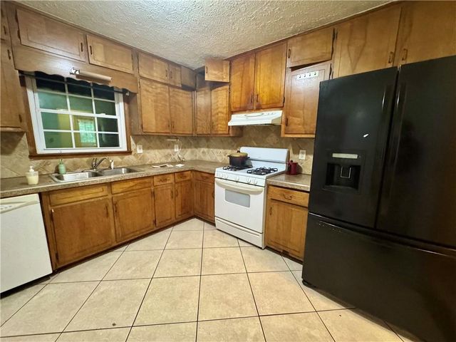 3414 Twin Village Lane, Snellville, GA 30039