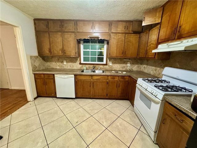 3414 Twin Village Lane, Snellville, GA 30039