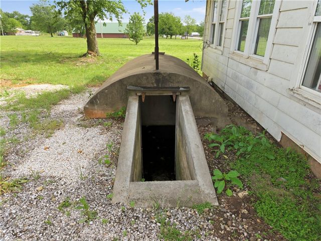 22389 North Road, Summers, AR 72769