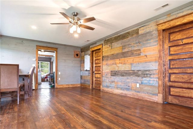 22389 North Road, Summers, AR 72769