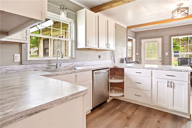 22389 North Road, Summers, AR 72769