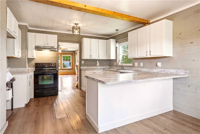 22389 North Road, Summers, AR 72769