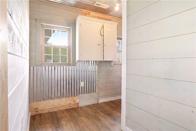 22389 North Road, Summers, AR 72769