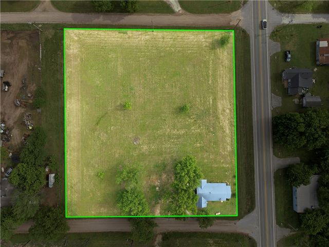 22389 North Road, Summers, AR 72769