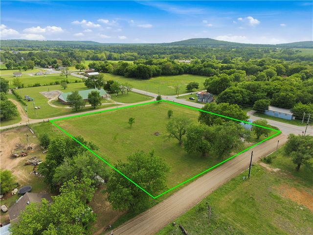 22389 North Road, Summers, AR 72769