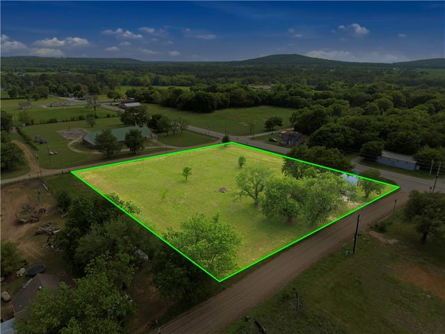 22389 North Road, Summers, AR 72769
