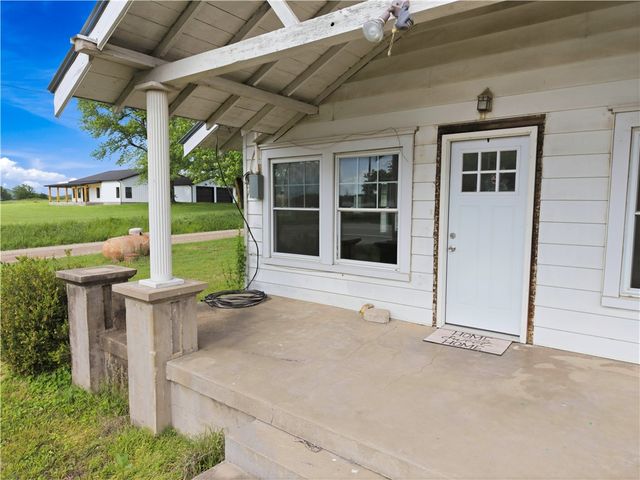 22389 North Road, Summers, AR 72769