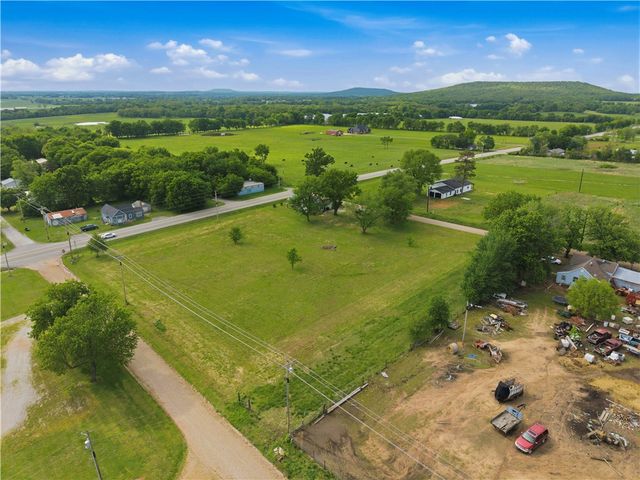 22389 North Road, Summers, AR 72769
