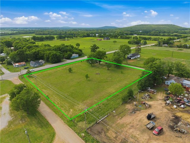 22389 North Road, Summers, AR 72769