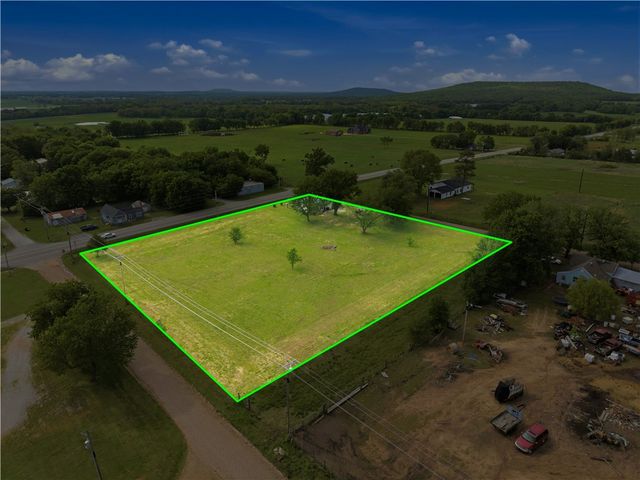 22389 North Road, Summers, AR 72769