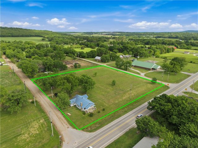 22389 North Road, Summers, AR 72769