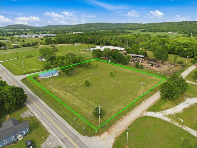 22389 North Road, Summers, AR 72769