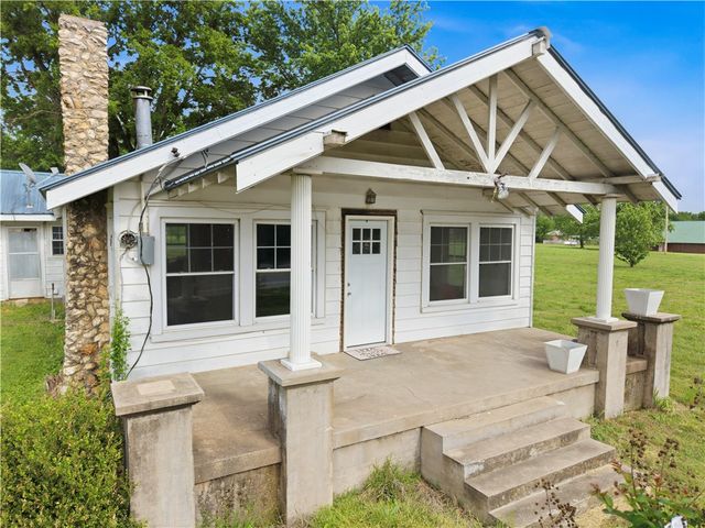 22389 North Road, Summers, AR 72769