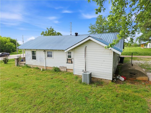 22389 North Road, Summers, AR 72769