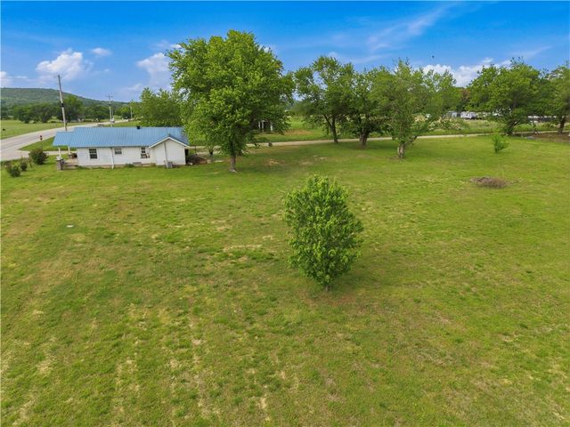 22389 North Road, Summers, AR 72769
