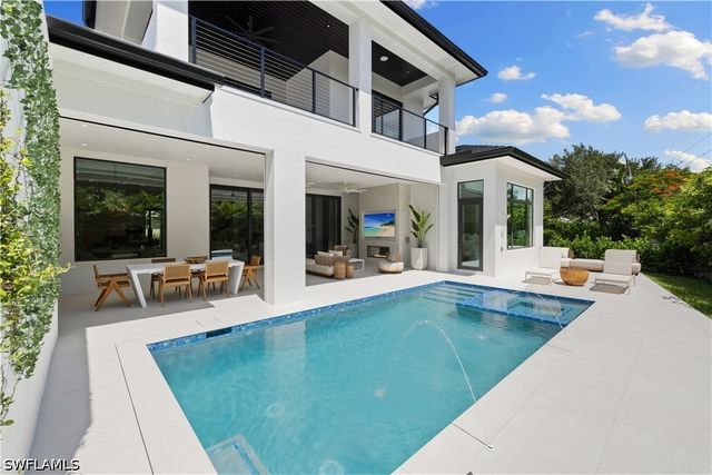 850 10th ST N, Naples, FL 34102