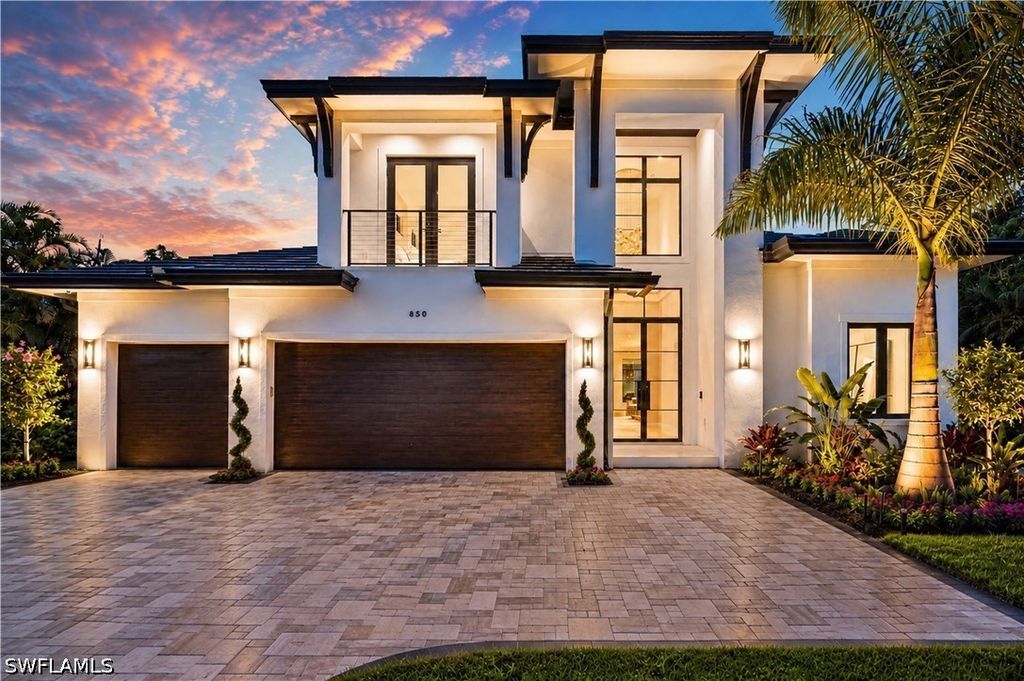 850 10th ST N, Naples, FL 34102