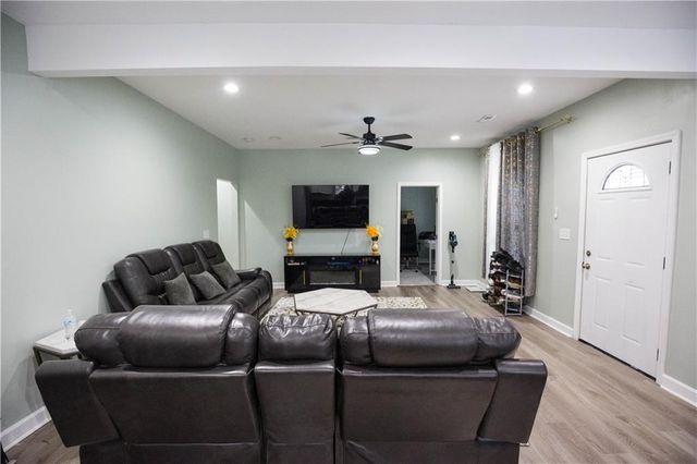 4540 NE 38th Street, Kansas City, MO 64117