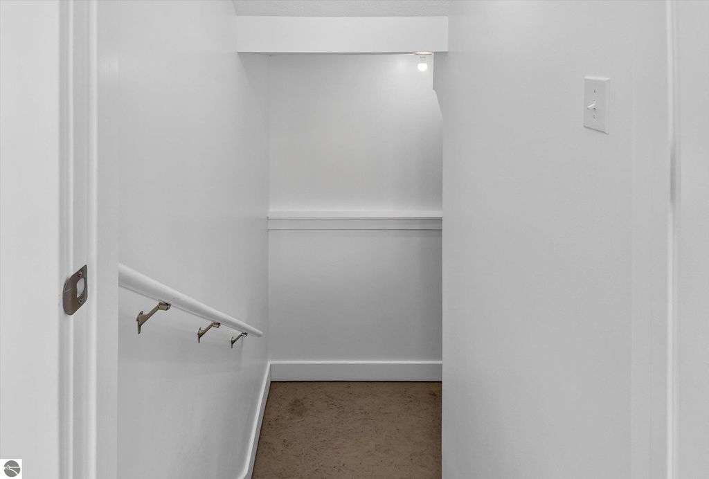 Image 40 of property listing at 3500 Kali Lane, Alma, MI 48801