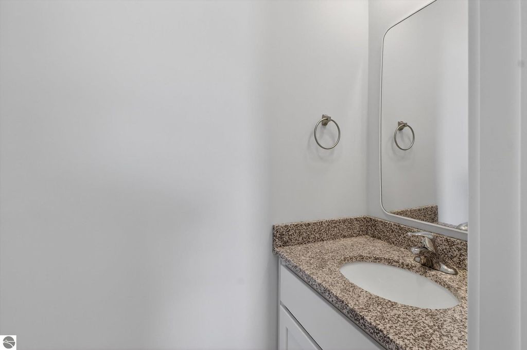 Image 42 of property listing at 3500 Kali Lane, Alma, MI 48801