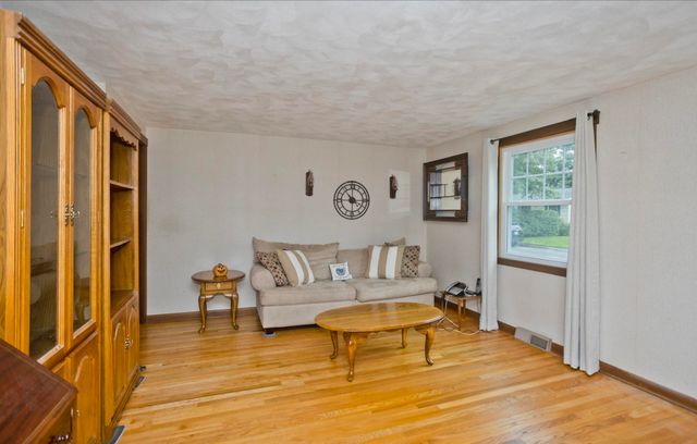 539 Dutchess St, Springfield, MA 01129