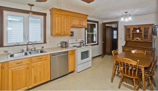 539 Dutchess St, Springfield, MA 01129